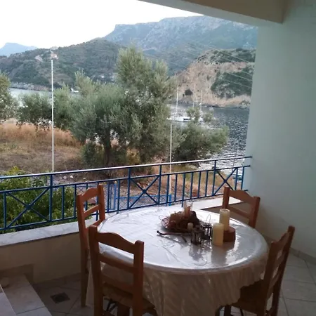 Aparthotel To Armenaki Leonidio
